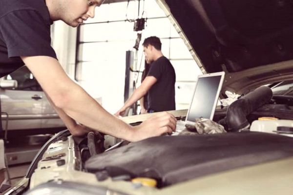 Va doriti un tester de diagnoza auto? Aflati CUM sa CUMPARATI UN TESTER AUTO si care sunt instrumentele necesa